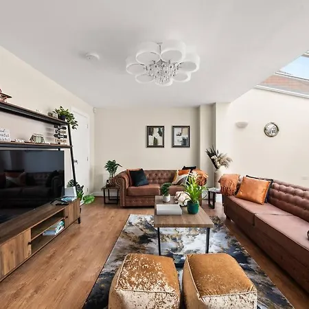 Radiant Retreat Ideal For Legoland, Windsor, & Lhr Slough Exterior photo