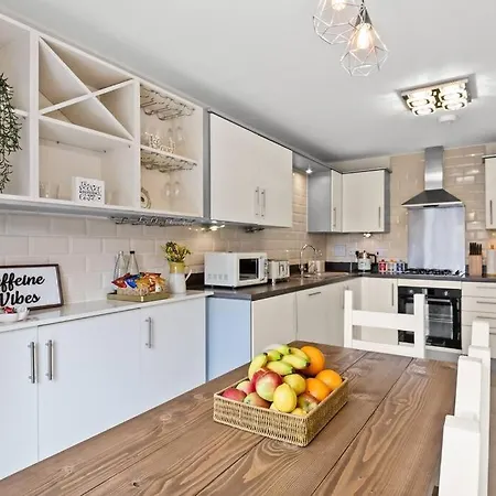 Radiant Retreat Ideal For Legoland, Windsor, & Lhr Slough Exterior photo