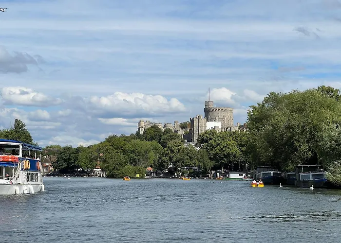 Radiant Retreat Ideal For Legoland, Windsor, & Lhr
