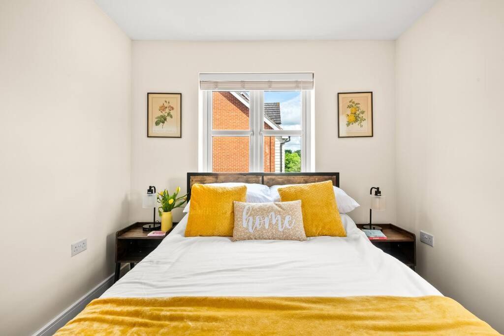 Radiant Retreat Ideal For Legoland, Windsor, & Lhr Casa vacanze Slough