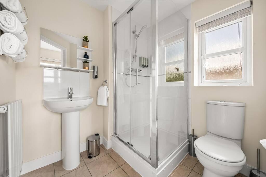 Radiant Retreat Ideal For Legoland, Windsor, & Lhr * Slough