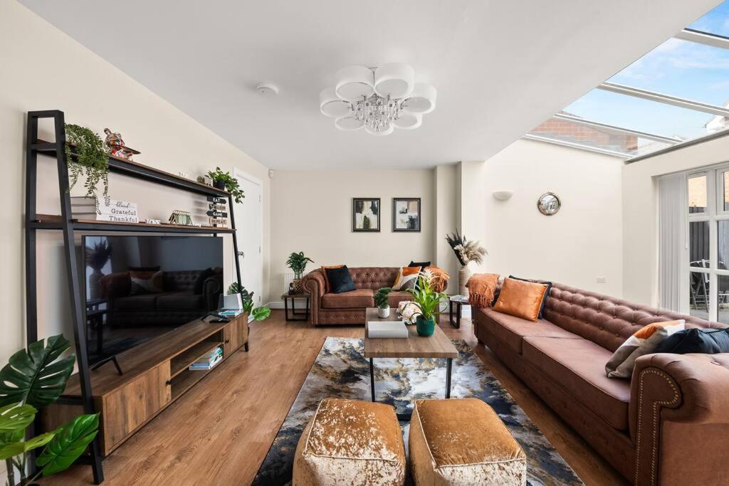 Radiant Retreat Ideal For Legoland, Windsor, & Lhr Casa vacanze Slough